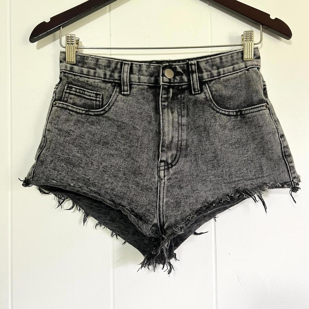 PrettyLittleThing Gray Acid Wash Denim Cut Off Shorts Women's 26 Waist